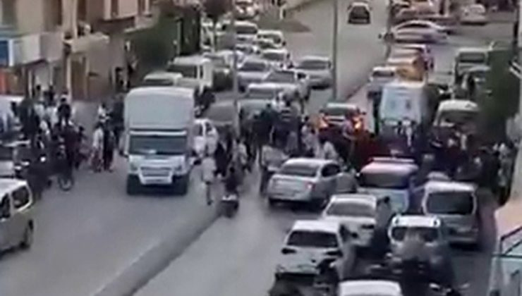 Adana’da husumetlilerin silahlı kavgasında yoldan geçen genç vurularak öldü