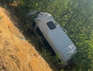 Adıyaman’da minibüs devrildi: 14 yaralı