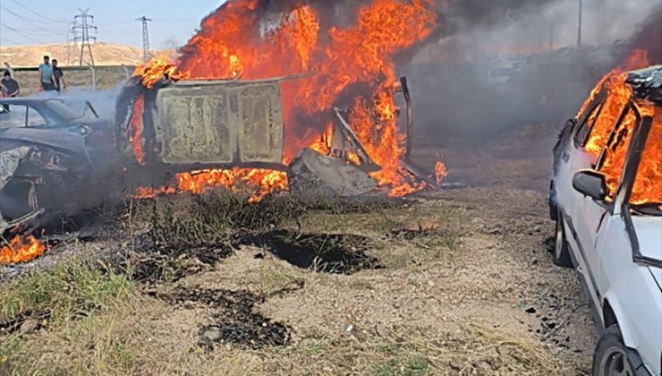 Afyonkarahisar’da çıkan iki yangın söndürüldü