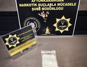 Afyonkarahisar’da uyuşturucu operasyonunda 3 zanlı tutuklandı