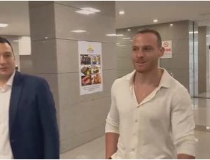 Ahbap Derneği soruşturmasında oyuncu Kerem Bürsin ifade vermek için adliyeye geldi