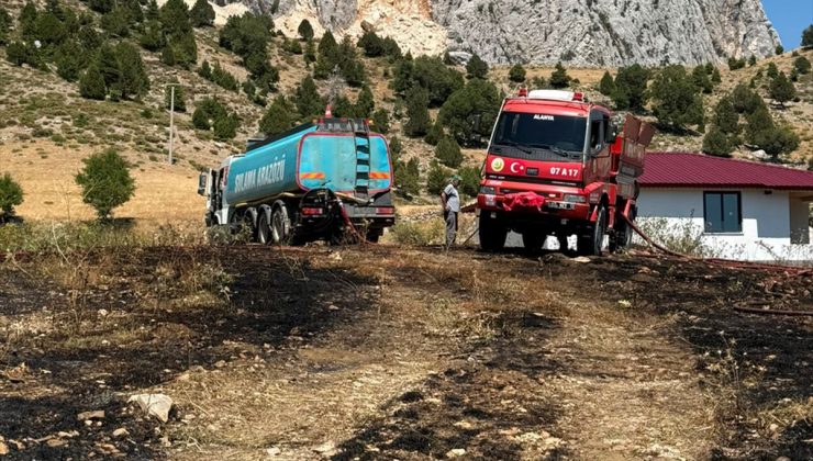 Alanya’da otluk alan yangını söndürüldü