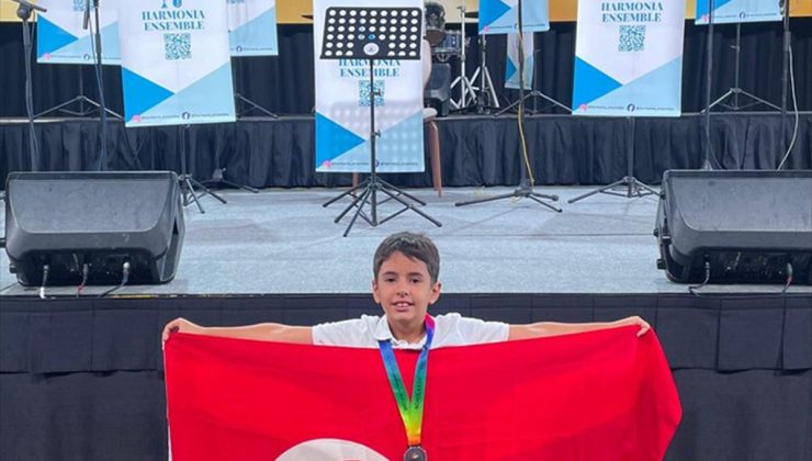 Anamurlu ilkokul öğrencisi Singapur’daki matematik yarışmasında madalya kazandı