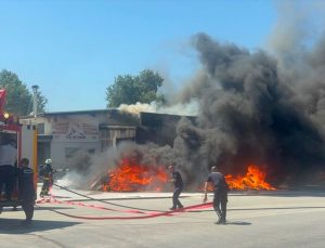 Antalya’da iş yerinde çıkan yangına müdahale ediliyor
