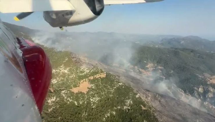 Antalya’nın Kaş ilçesinde çıkan orman yangınına müdahale sürüyor