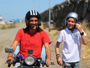 Baba oğul 50 yıllık Vespa’yla dünya turunda