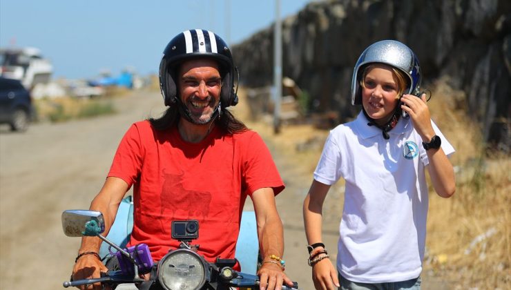 Baba oğul 50 yıllık Vespa’yla dünya turunda