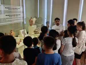 Bafra’da öğrenciler Arkeoloji ve Etnografya Müzesi’ni gezdi
