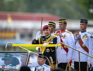 Brunei Sultanı Hassanal, Çin Savunma Bakanı Dong ile görüştü