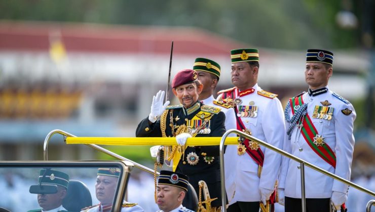 Brunei Sultanı Hassanal, Çin Savunma Bakanı Dong ile görüştü