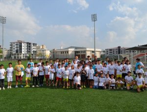 Bulanık Kaymakamı Koşansu, yaz spor okullarındaki öğrencileri ziyaret etti