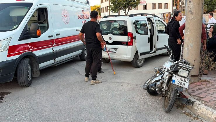 Burdur’da hafif ticari araç ile motosikletin çarpıştığı kazada 2 kişi yaralandı