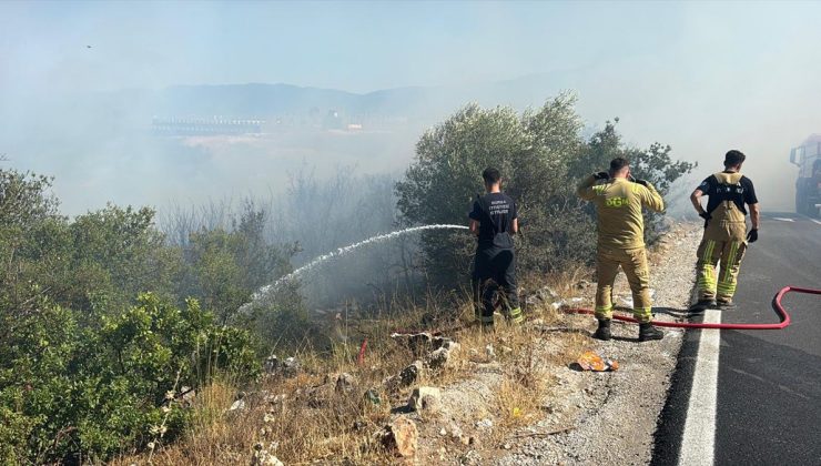 Bursa’nın Orhangazi ilçesinde makilik alanda çıkan yangına müdahale ediliyor