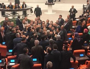 Bütçe maratonu gergin başladı! Vekiller birbirine girdi
