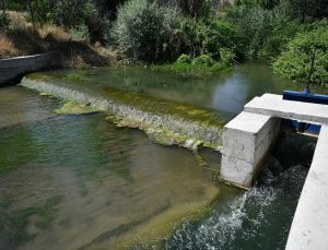 Büyükşehir Belediyesi, Yeşilhisar’da sulama kanallarını yeniliyor