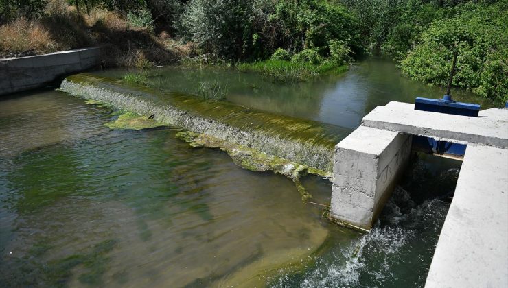 Büyükşehir Belediyesi, Yeşilhisar’da sulama kanallarını yeniliyor