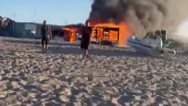 Çatalca’da plajda cankurtaranların kullandığı baraka alev alev yandı
