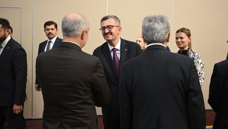 Cumhurbaşkanlığı İletişim Başkanı Duran, iletişim fakültelerinin dekan ve öğretim üyeleriyle bir araya geldi
