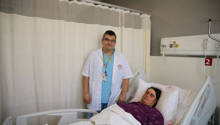Denizli Acil Durum Hastanesi’nde kapalı yöntemle “rahim alma” ameliyatı yapıldı