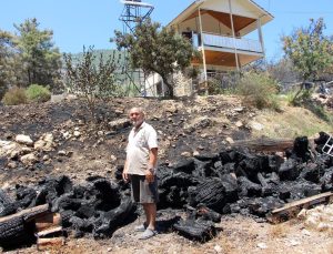 Emekli itfaiyeci evini yanmaktan kurtardı