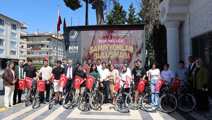 Gaziantep’te YKS ve LGS şampiyonları ödüllendirildi
