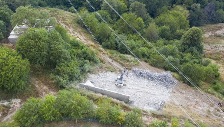 Grand Kartal Otel sahibinin kaçak yapıları yıkılıyor