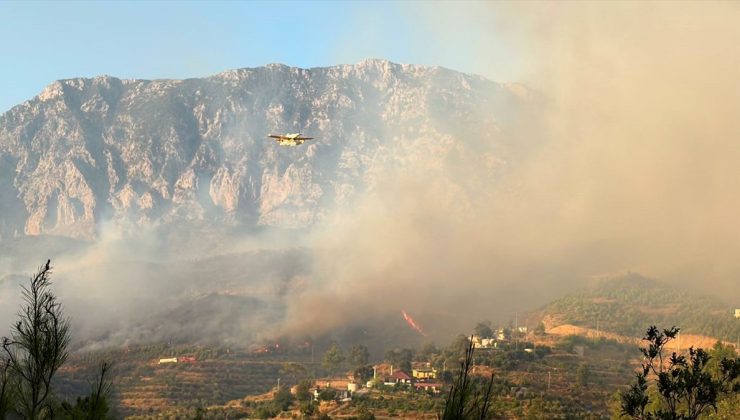 GÜNCELLEME – Antalya’da ormanlık alanda çıkan yangına müdahale ediliyor