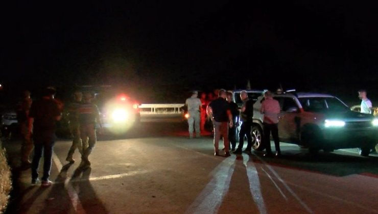 Jandarma kıyafeti giyip durdurdukları araçtaki 13 kilo altını gasbettiler