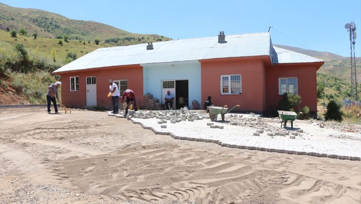 Karlıova’da Kilitli Parke Taşı Çalışmaları Başladı