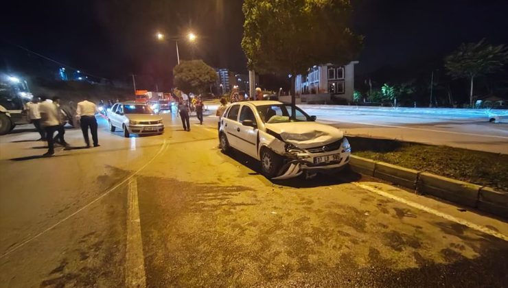 Kastamonu’da iki otomobilin çarpışması sonucu 3 kişi yaralandı