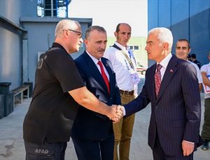 Kırklareli Valisi Turan, patlamanın meydana geldiği fabrikada incelemede bulundu