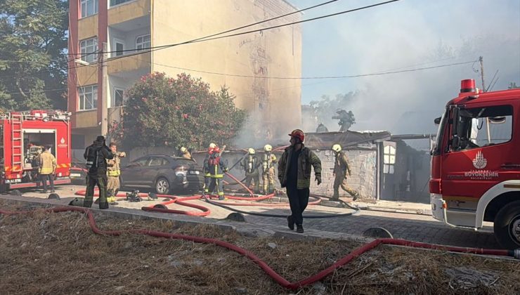 Küçükçekmece’de bir gecekondu yandı