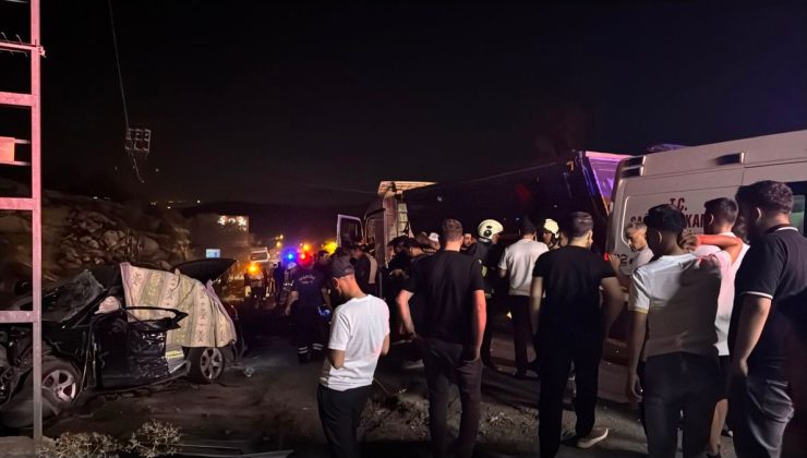 Mardin’de otomobil ile kamyon çarpıştı: 2 ölü, 6 yaralı