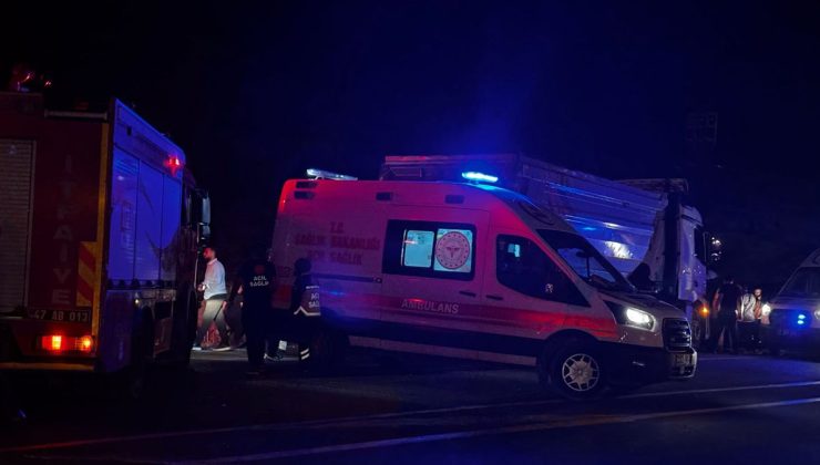 Mardin’de otomobil ile kamyonun çarpıştığı kazada 2 kişi öldü, 6 kişi yaralandı