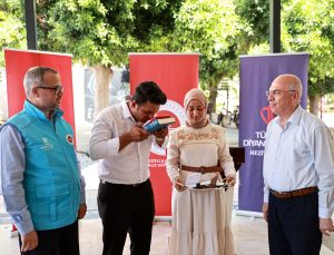 Mersin’de yuva kurmayı planlayan öksüz Elif’in çeyizini gönüllü anneler hazırladı