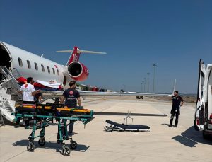 Mısır’da kaza geçiren 3 Türk, hava ambulansıyla getirildi