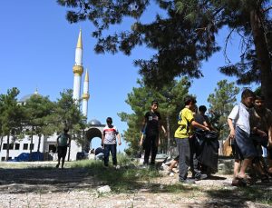 Osmaniye’de Kur’an kursu öğrencileri ormanı temizledi