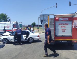 Osmaniye’de otomobille hafif ticari aracın çarpıştığı kazada 3 kişi yaralandı