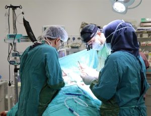 Sivas’ta lokal anastezi ile şahdamarı operasyonu