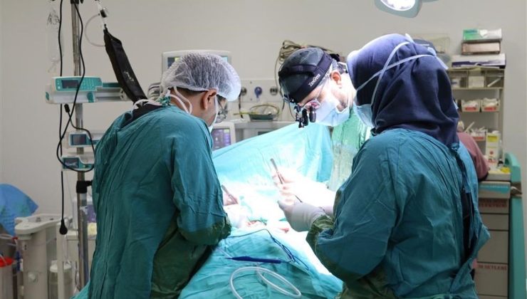 Sivas’ta lokal anastezi ile şahdamarı operasyonu