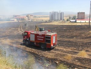 Sivas’ta 80 dönüm ekili arazi yandı