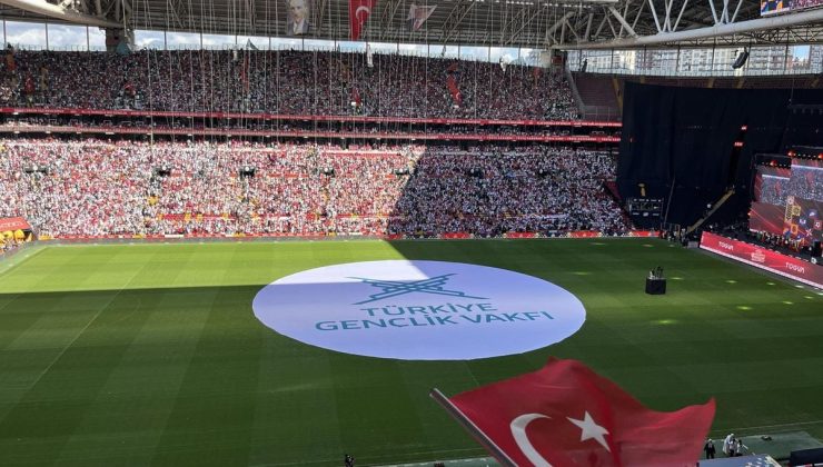 Stadyum hıncahınç dolu! TÜGVA Yaz Okulları final programı RAMS Park’ta yapılıyor