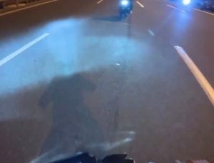 Sultangazi’de 2 motosikletin kafa kafaya çarpıştığı kaza kamerada