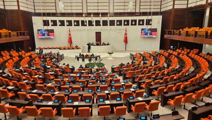 TBMM Genel Kurulu’nda üniversiteyle ilişiği kesilenlere dönüş hakkı sağlayan “öğrenci affı” maddesi kabul edildi