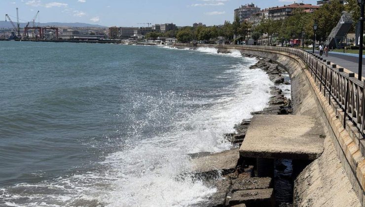 Tekirdağ’da fırtına nedeniyle 4 ilçede denize girmek yasaklandı