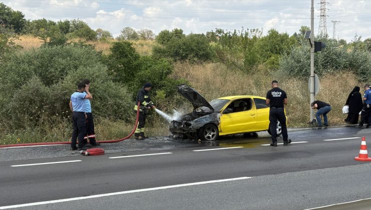 Tekirdağ’da seyir halindeki otomobil alev aldı