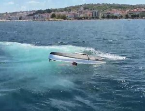 Teknesi alabora olan kişiyi Sahil Güvenlik ekipleri kurtardı