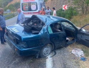Tunceli’de kayalık alana çarpıp takla atan otomobildeki 4 kişi yaralandı