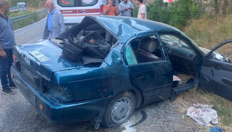 Tunceli’de kayalık alana çarpıp takla atan otomobildeki 4 kişi yaralandı