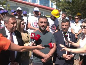 Türkiye Maden-İş üyeleri, holding binası önünde gerçekleştirdikleri zincirli protestonun ardından gözaltına alındı
